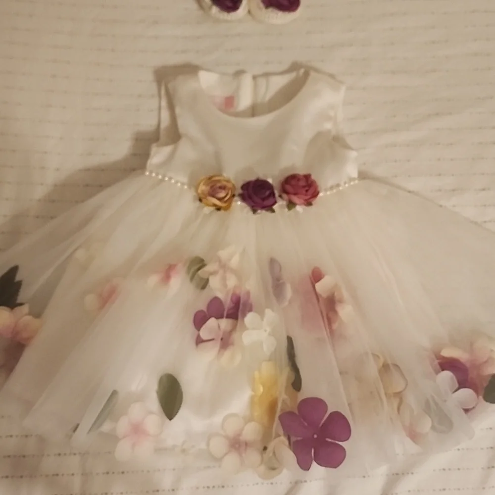 COPY - Fancy dress white with flowers and pearls,with matching shoes 6-9 M